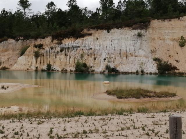 Balade au Lac de Guizengeard et ses 50 nuances de bleus - Guide de